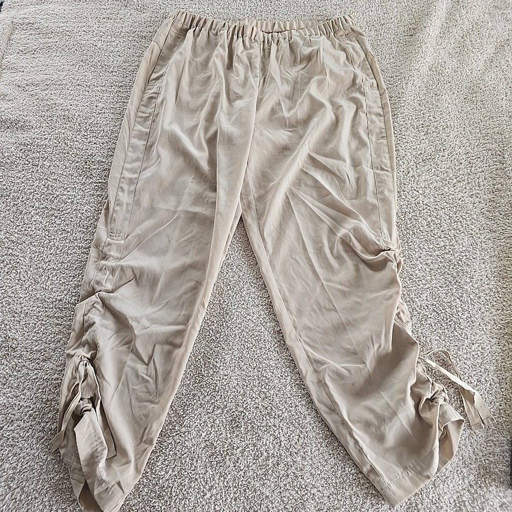 Chico's Pull-On Pants Cream Silky Polyester Adjustable Cuffs Sz 1.5 (10-12)‎